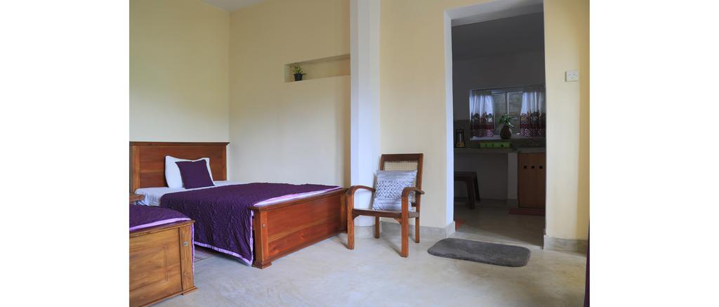 Holiday Stay Inn Канді Екстер'єр фото