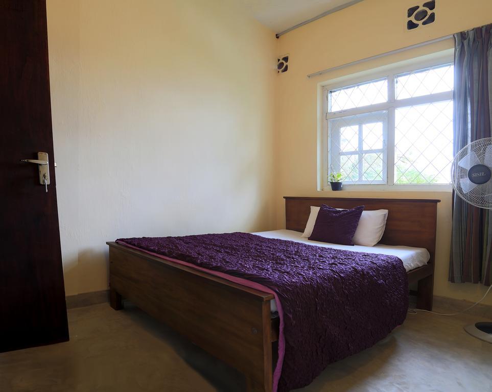 Holiday Stay Inn Канді Екстер'єр фото