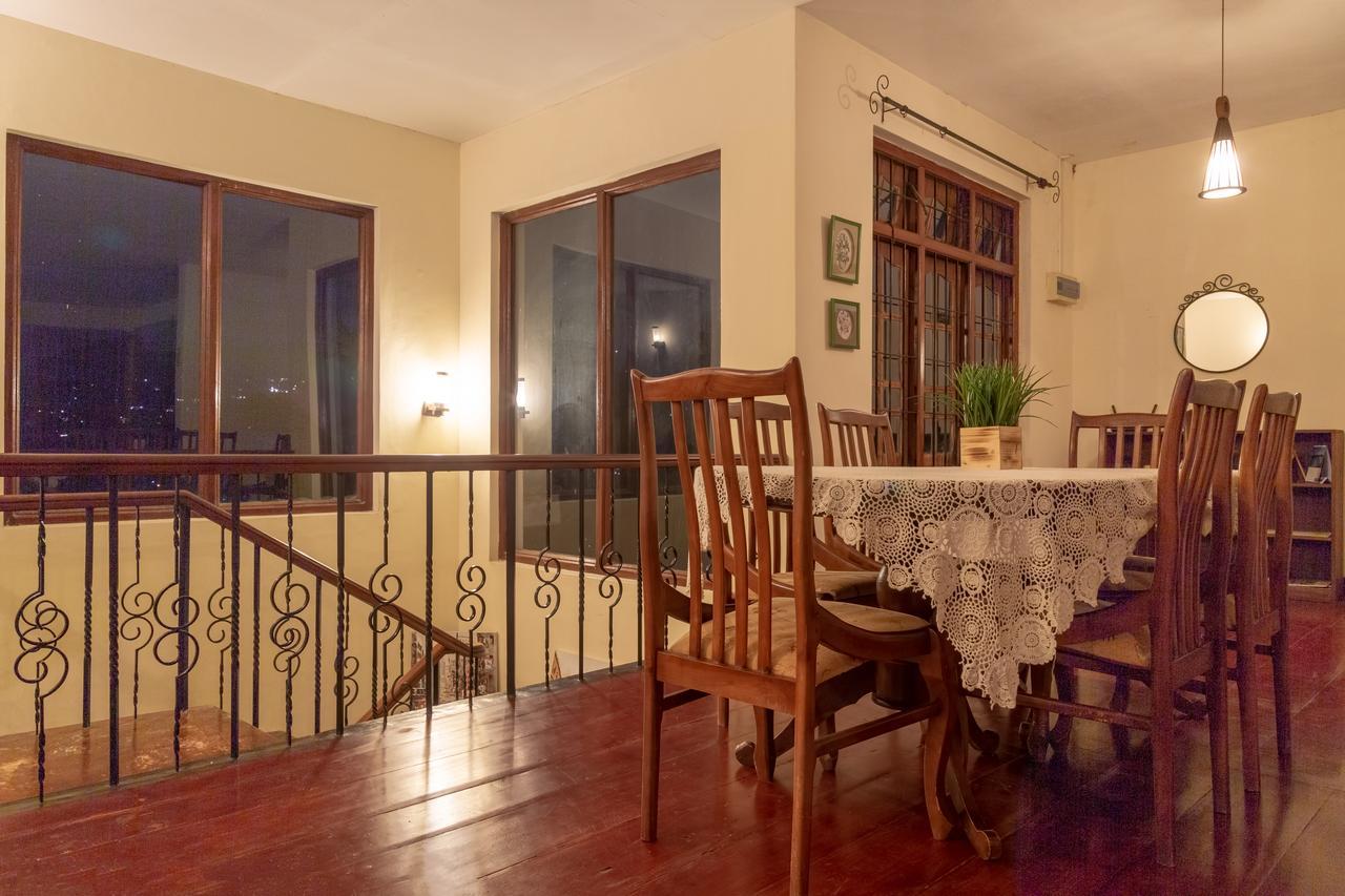 Holiday Stay Inn Канді Екстер'єр фото