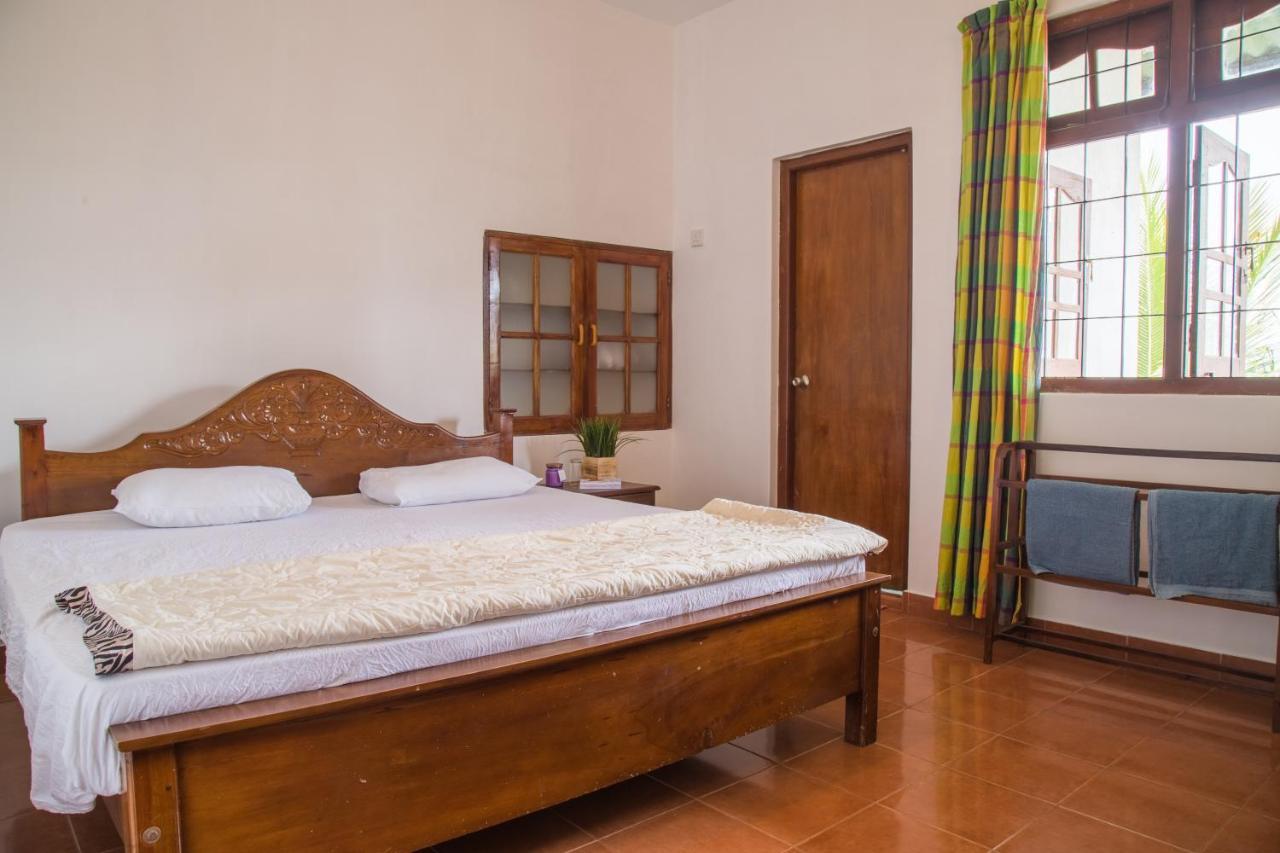 Holiday Stay Inn Канді Екстер'єр фото